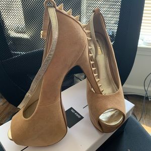 Wilda Diva platform heels sz 6
